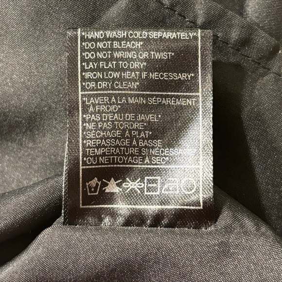 NWT Jovelyn Top in Black Cupcakes & Cashmere Cold Shoulder Velvet Sz M - Picture 7 of 7